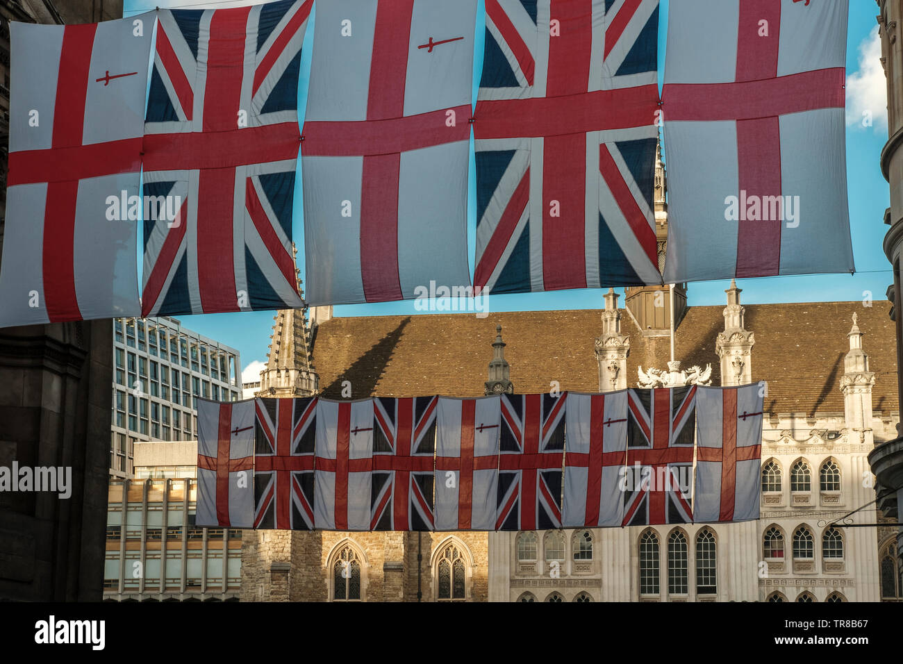 Drapeaux anglais à Guidhall, Londres, l'ancienne mairie, Ville de London,UK Banque D'Images