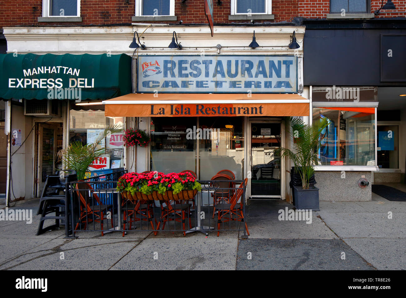 La Isla, 104 Washington St, Hoboken (New Jersey), vitrine d'extérieur d'un restaurant cubain. Banque D'Images