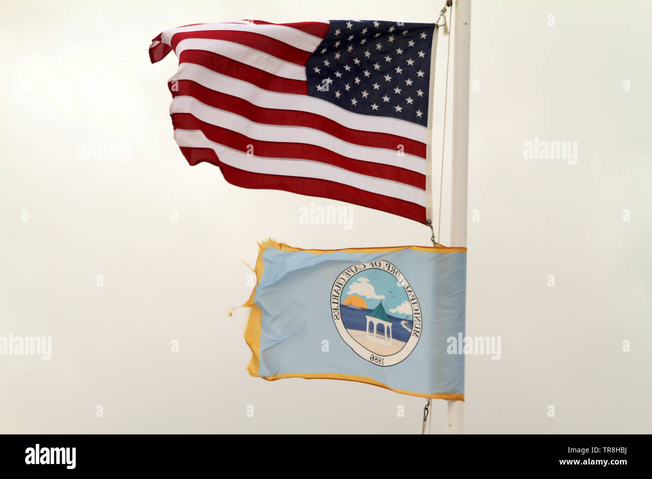 Le drapeau américain et le drapeau à Cape Charles, VA, USA Banque D'Images