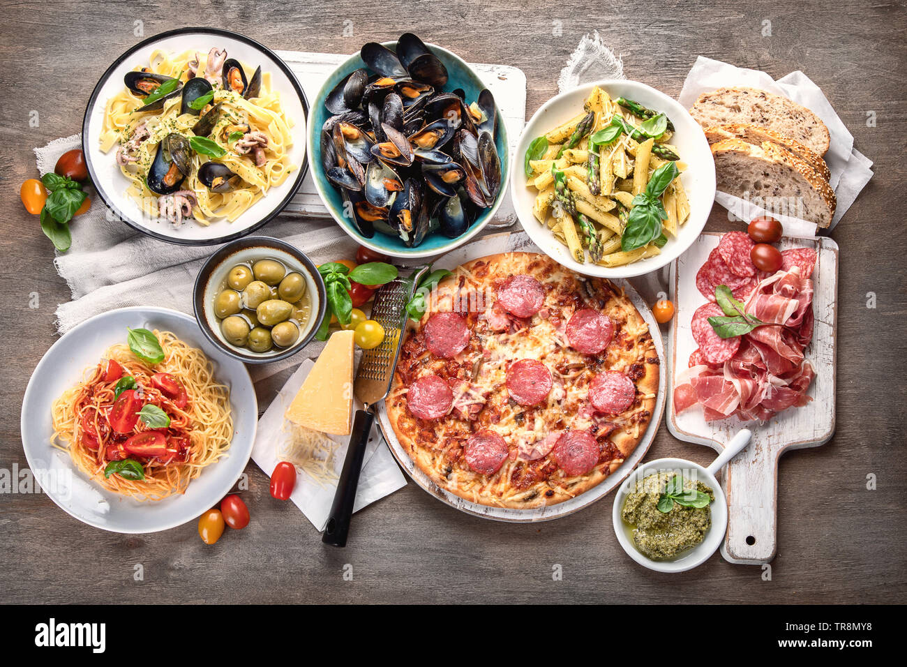 Des plats italiens traditionnels. Une cuisine méditerranéenne. Haut de la vue, télévision lay Banque D'Images