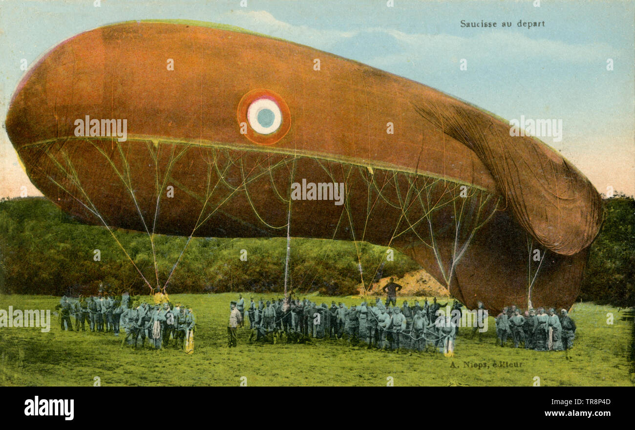 Zeppelin ('Saucisse') dans la région de départ. Photo Carte postale de ca. , 1910 (carte postale, ) Banque D'Images