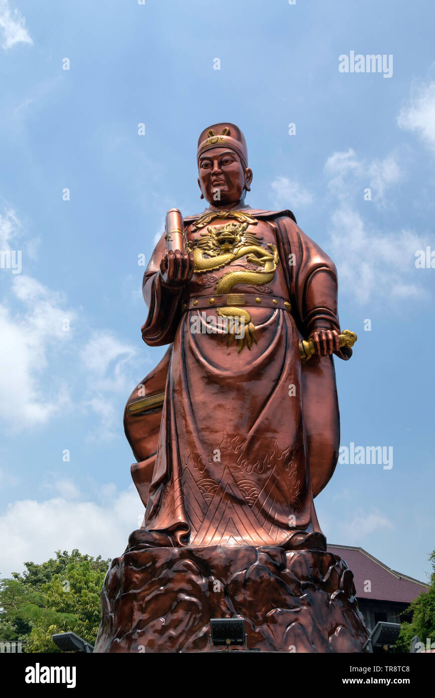 Statue de bronze de l'amiral Cheng Ho musulmane au temple chinois de Semarang Banque D'Images
