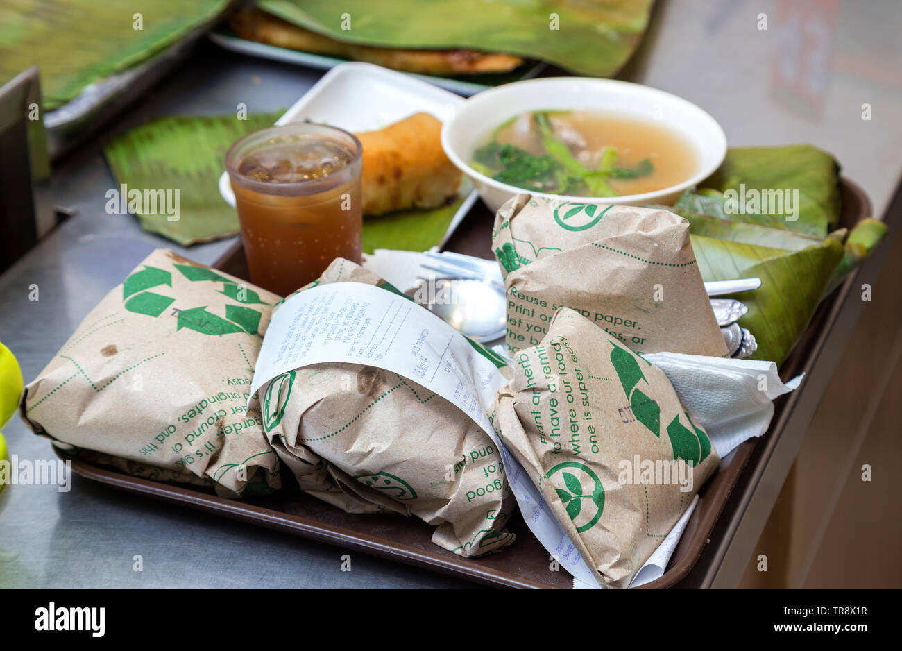Manille, Philippines - Juillet, 26, 2016 : Paniers-repas philippins servant  dans une chaîne de restaurants à Manille Photo Stock - Alamy