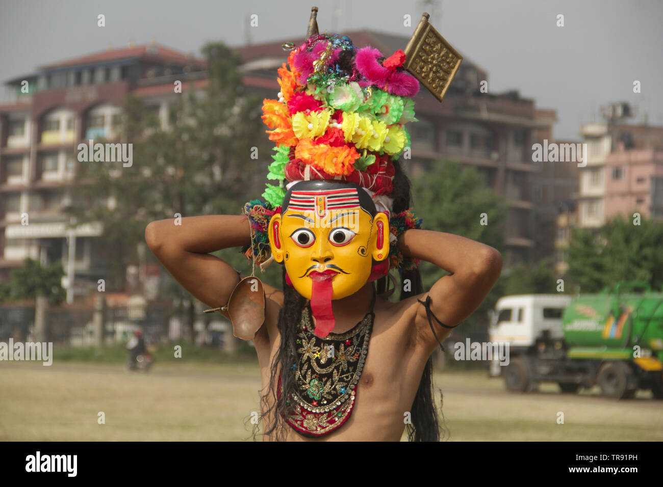 Katmandou, Népal, 29 mai, 2019. Un homme porter un masque lors de la 12e Journée de la République du Népal. Sarita Khadka/ Alamy live news Banque D'Images