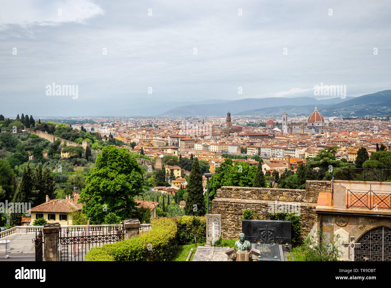 Vue panoramique de Florence San Miniato al Monte Eglise pendant la journée Banque D'Images