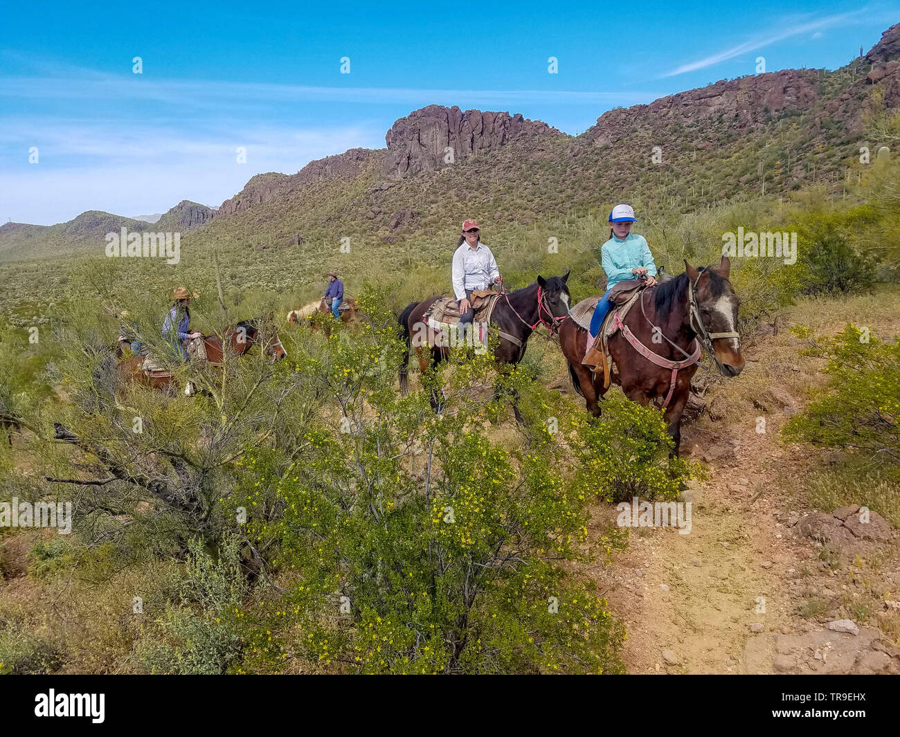 Les clients d'un petit manège à White Stallion Ranch, un ranch à l'extérieur de Tucson, AZ. Banque D'Images