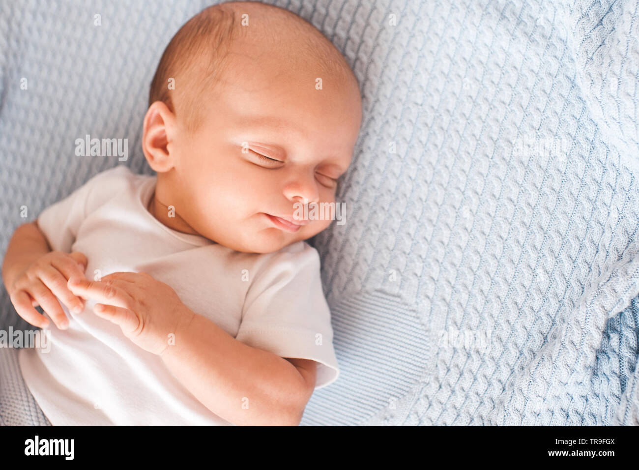 Mignon Bebe Garcon Endormi Dans Le Lit Libre Bonjour L Enfance Photo Stock Alamy Mignon Bebe Garcon Endormi Dans Le Lit Libre Bonjour L Enfance Photo Stock Alamy