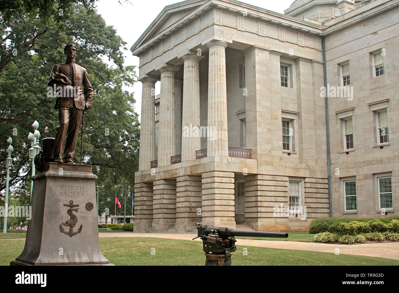 Statue de l'officier de la Marine américaine à Bagley en face de la capitale de l'Etat à Raleigh, NC, USA Banque D'Images