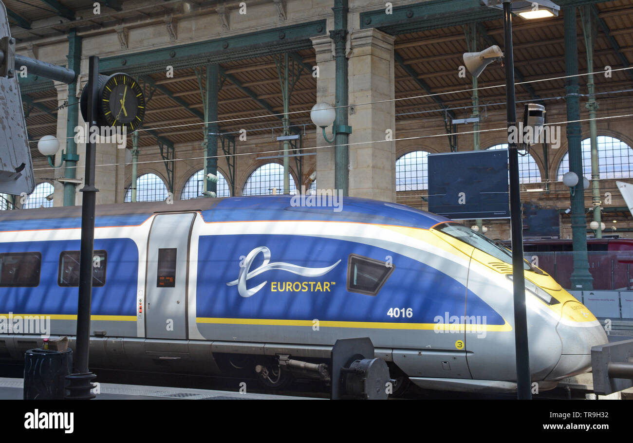 Train Eurostar en gare du Nord, Paris, France Banque D'Images