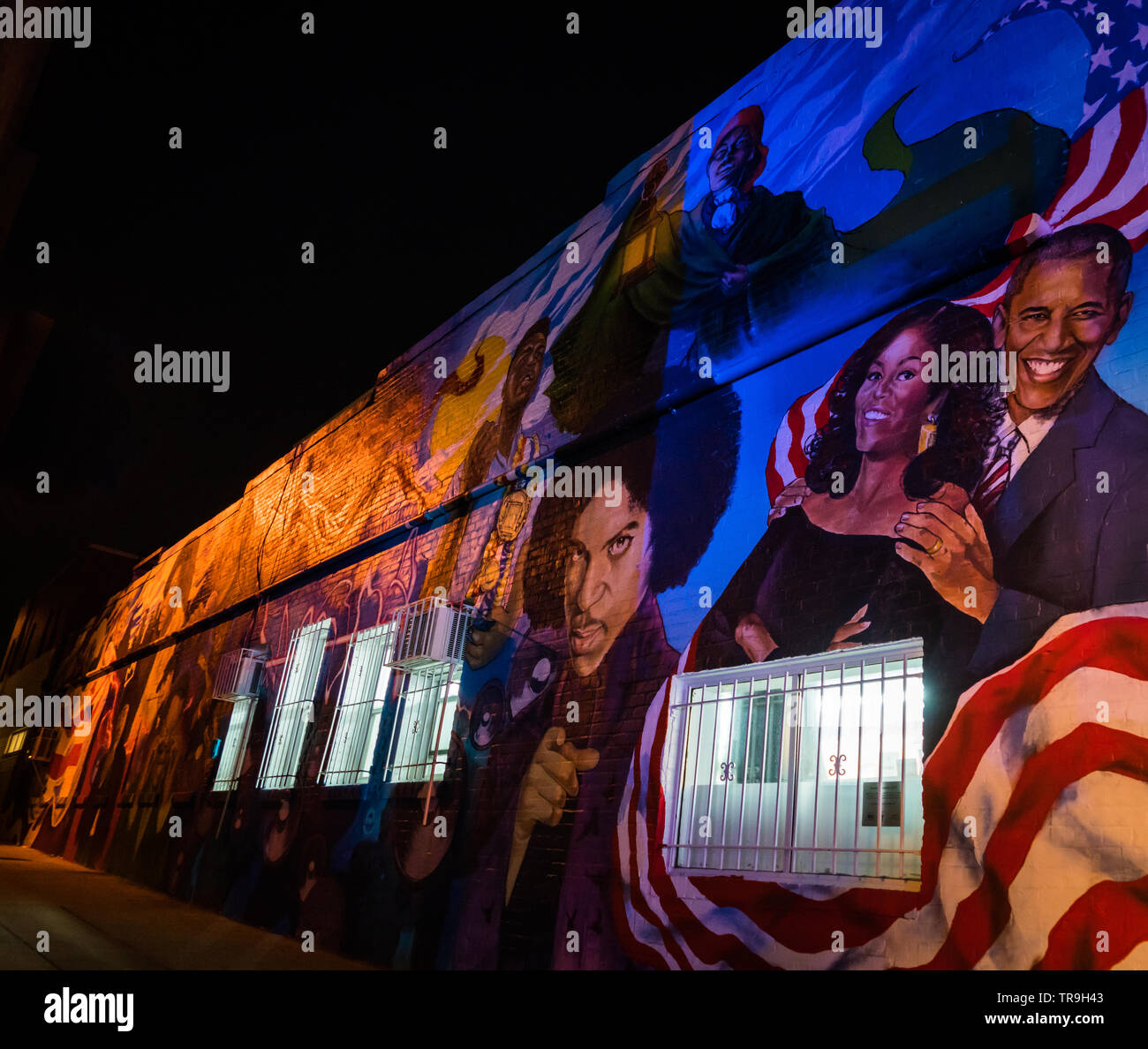 Murale mise à jour chez Ben's Chili Bowl à Washington, DC, USA avec le Prince et l'ajout d'Obama et Bill Cosby retiré. Banque D'Images