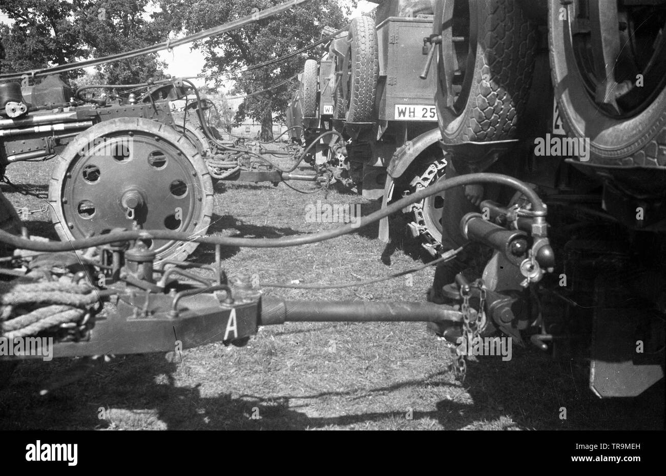 Schwere Wehrmacht Feldkanone K16 / K 429 15 cm (Krupp) mit SD.KFZ 78 tonnen - Armée allemande forte Field-Cannon K16 15cm Banque D'Images