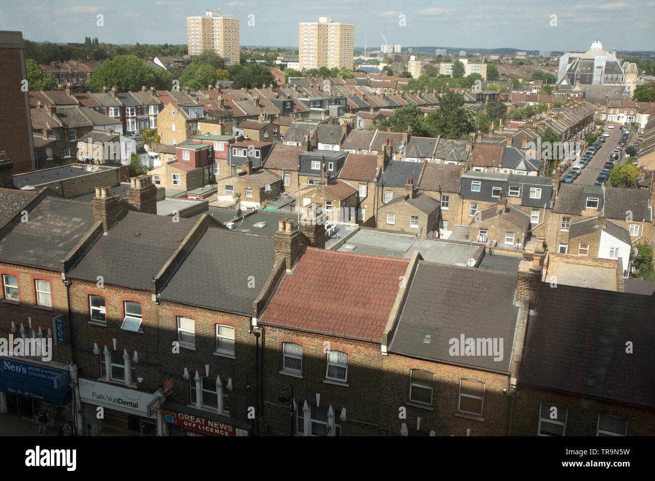 Une vue générale du logement dans des maisons et appartements à Wood Green, au nord de Londres Banque D'Images