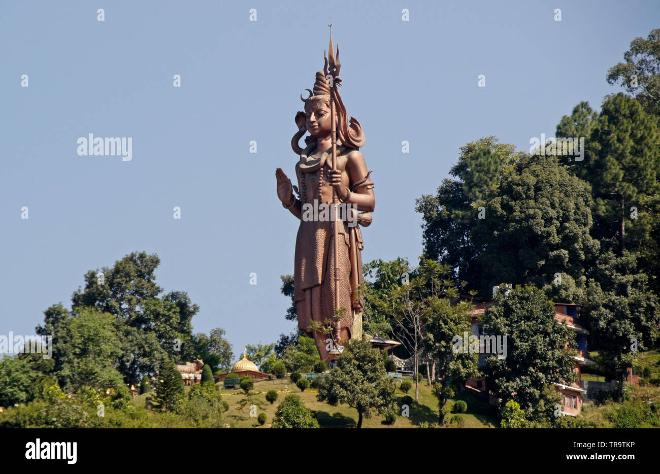 Grande statue en cuivre de Kailashnath Mahadev, conçus pour ressembler à des images du dieu hindou Shiva, Sanga, Népal Banque D'Images