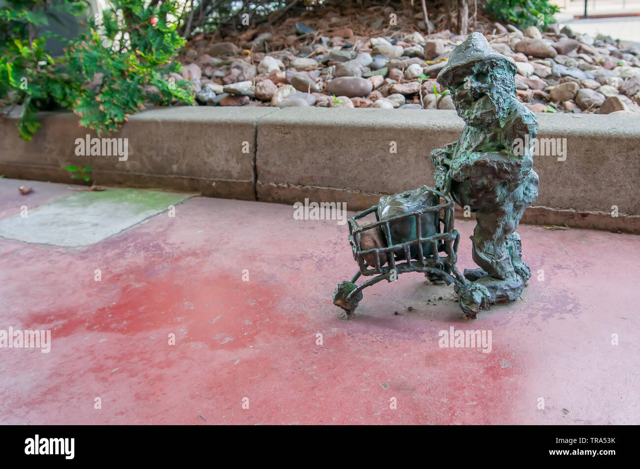 Gnome, Nain, statue du prince à Wroclaw, Pologne. célèbre bronze peu gnomes, nains ou statues krasnale Banque D'Images