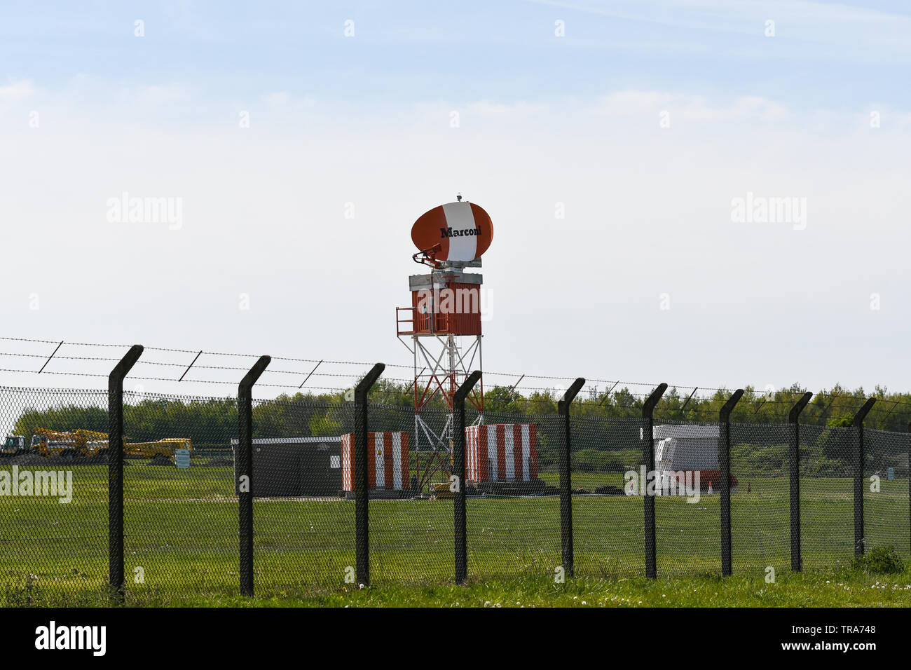 Marconi le radar à l'East Midlands Airport Banque D'Images