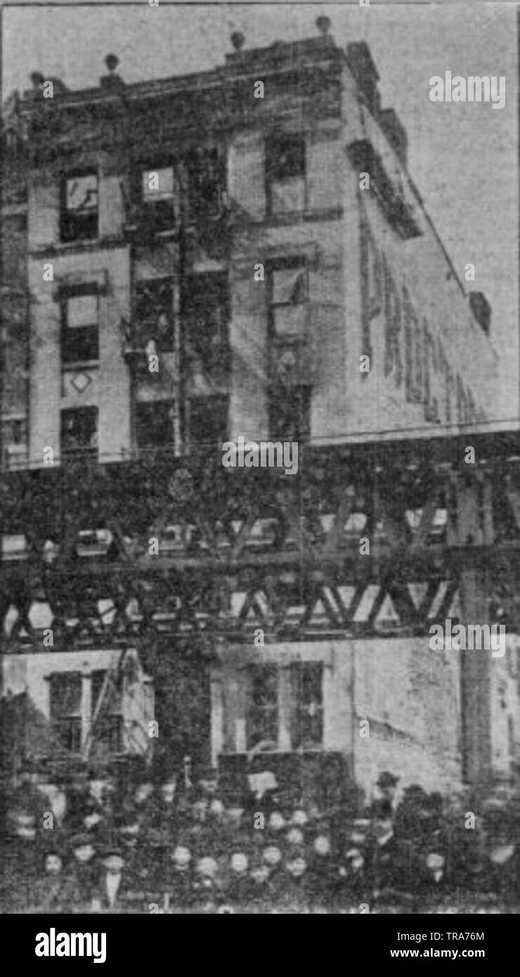105 Allen Street après l'incendie de 1905, avec la 2e Avenue, El à l'avant-plan Banque D'Images