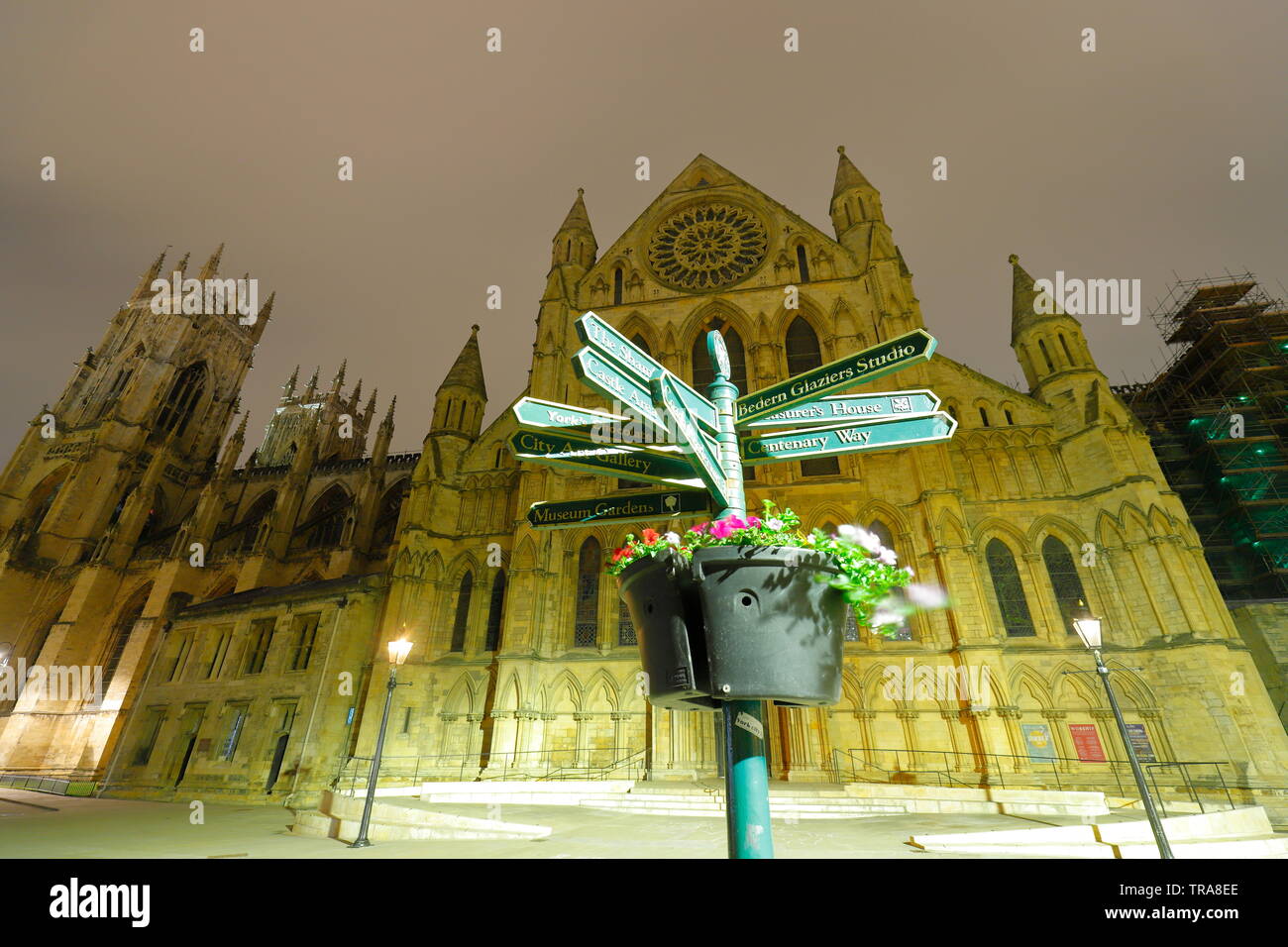 La cathédrale de York Minster Yard sur côté sud Banque D'Images