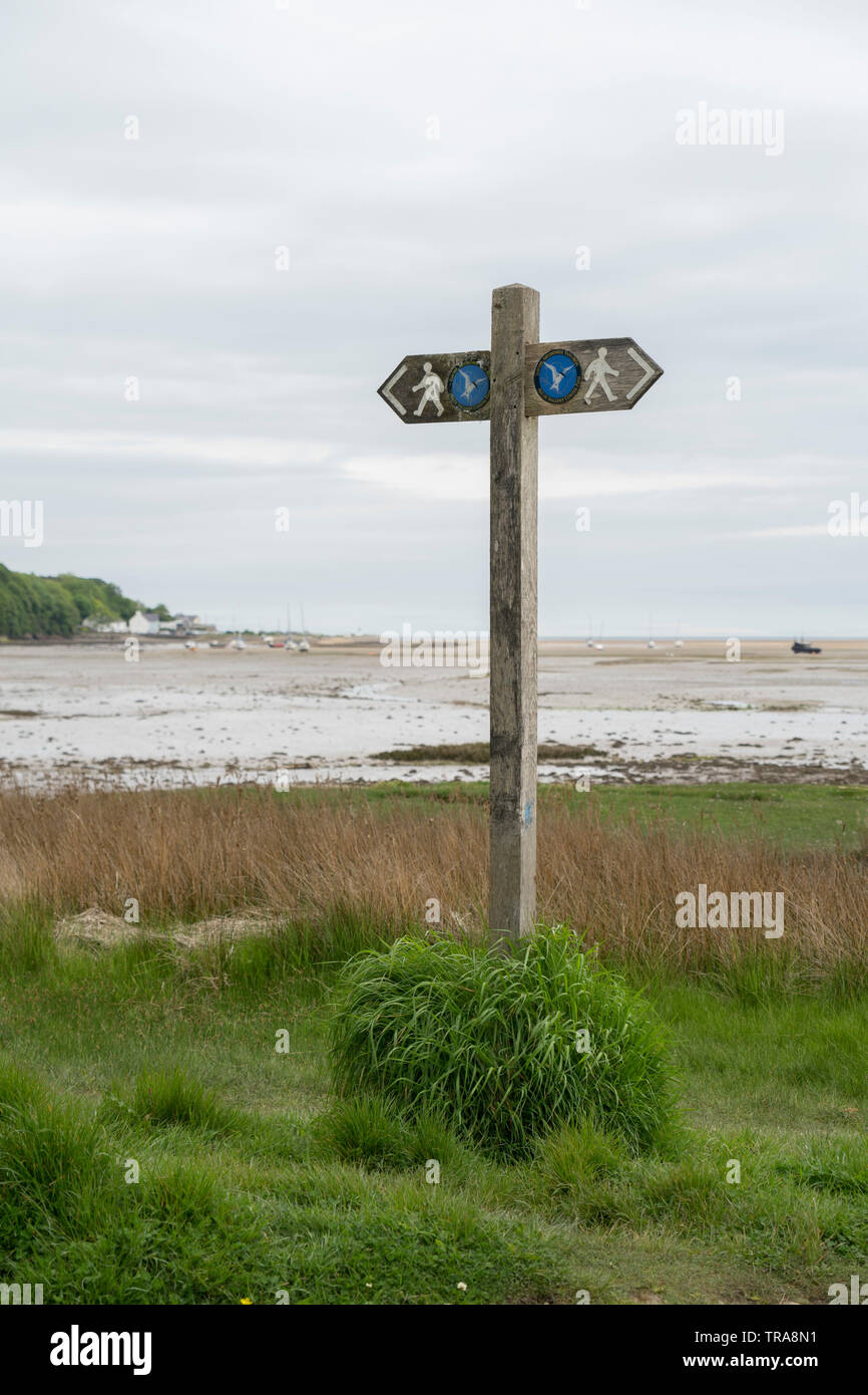 Chemin de la Côte d'Anglesey au Red Wharf Bay, Pays de Galles, Royaume-Uni Banque D'Images