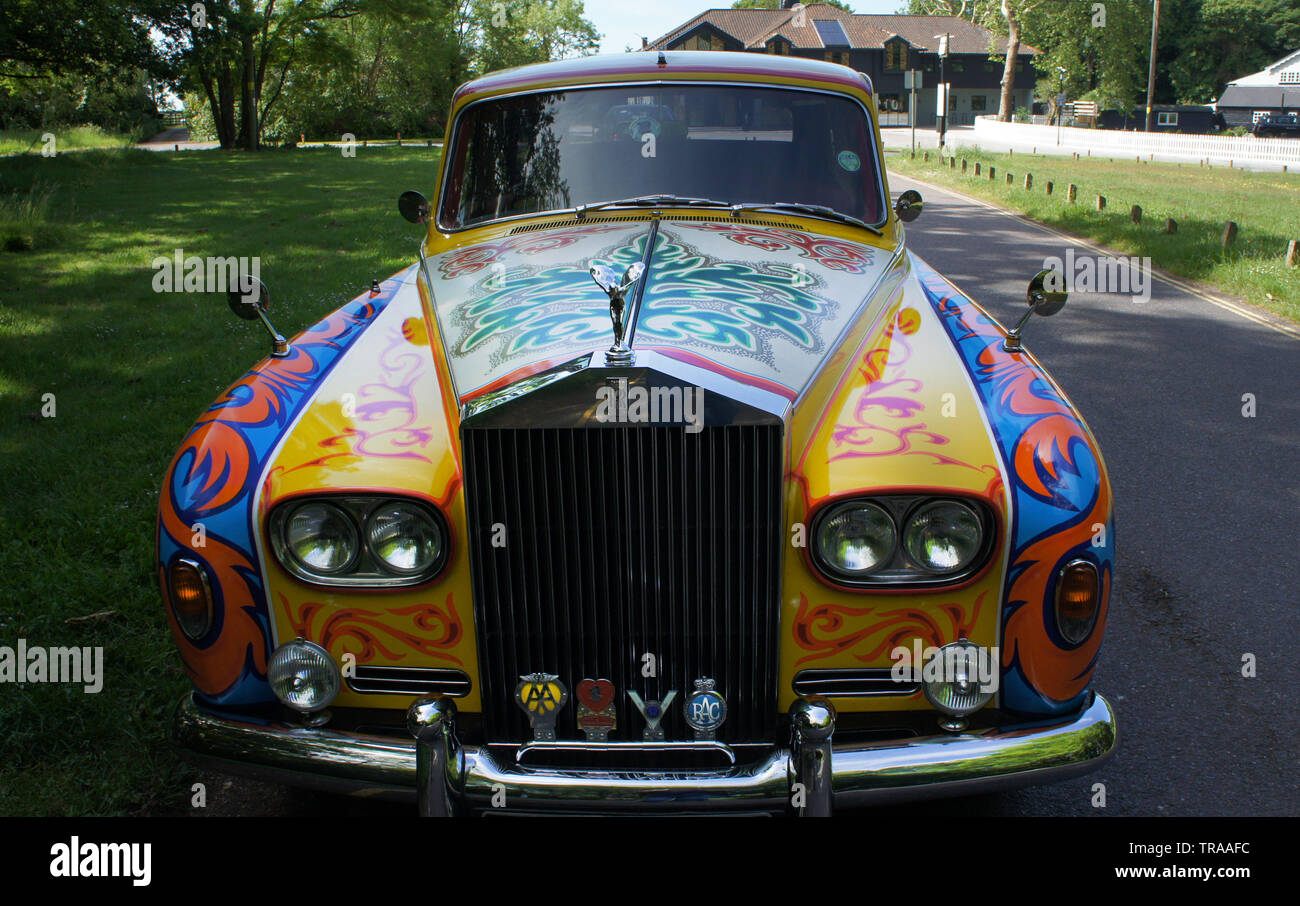 John Lennon's Magical Mystery Tour Psychedelic Rolls Royce car Banque D'Images