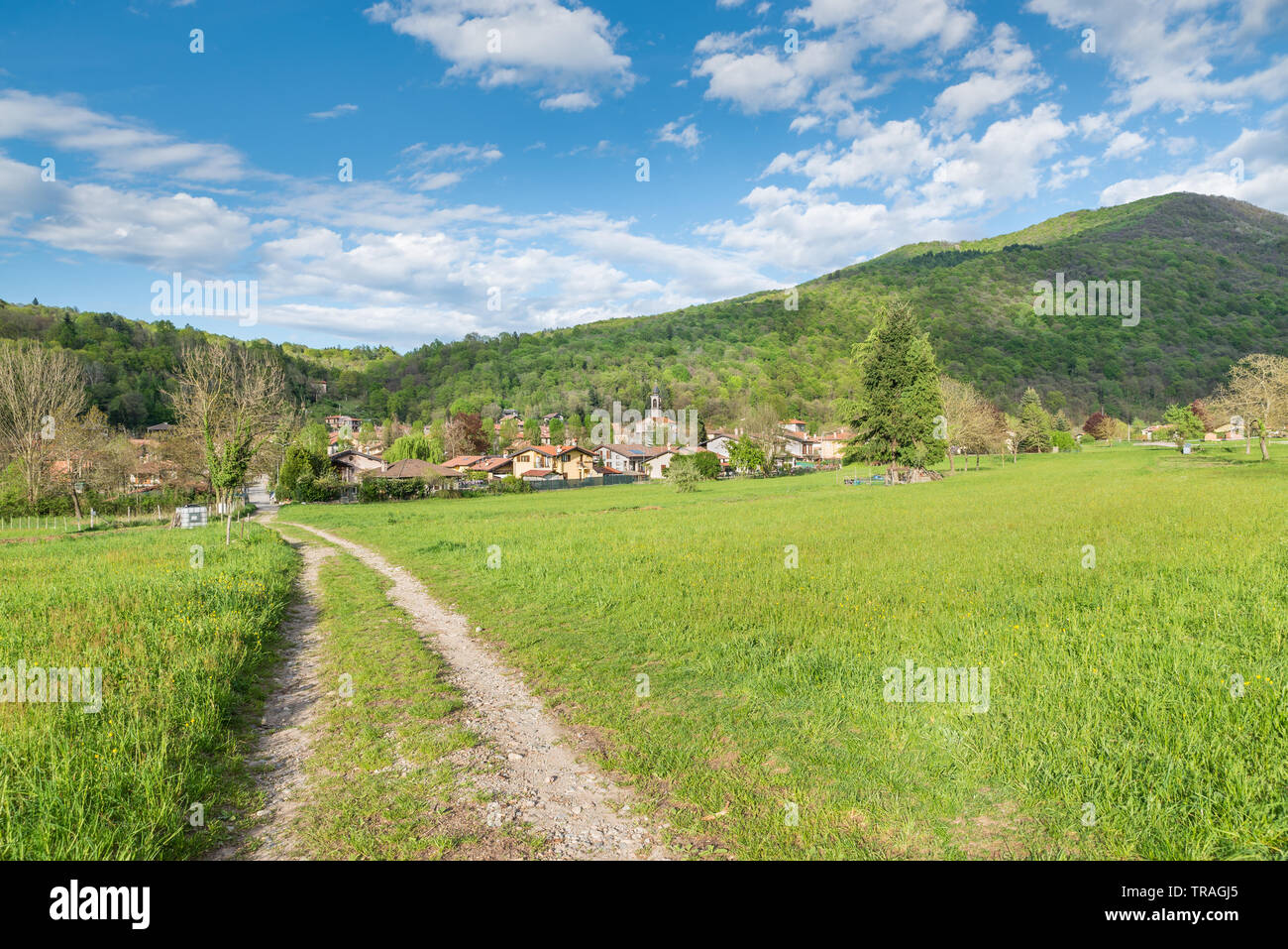 Campo dei Fiori parc régional avec l'Italie du nord, village Brinzio Banque D'Images