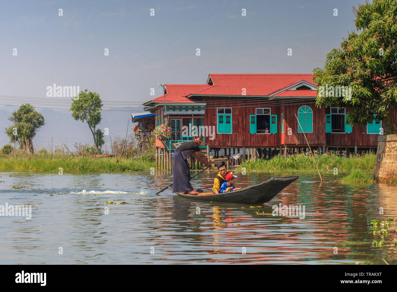 Rentrer à la maison, au lac Inle, Myanmar Banque D'Images