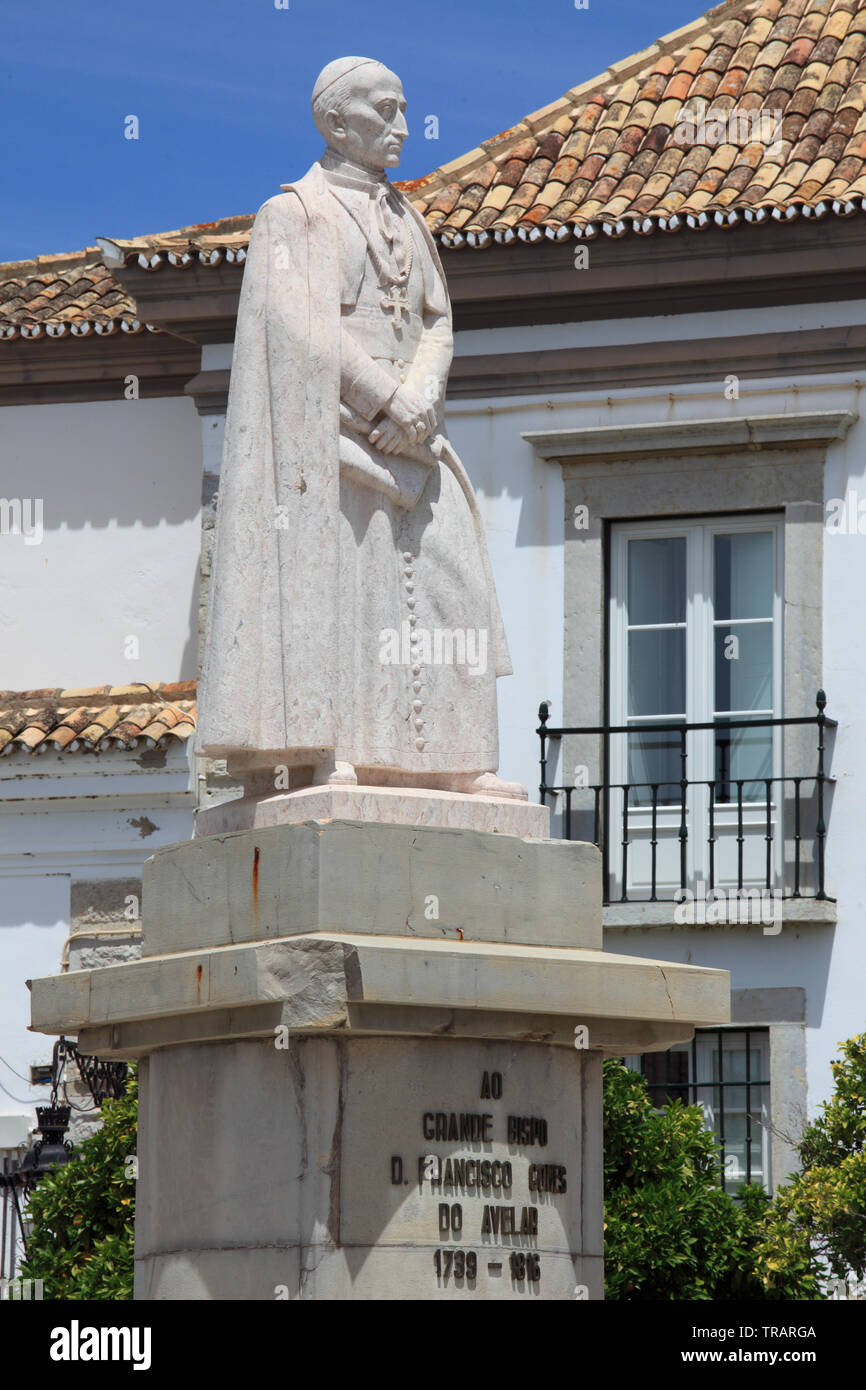 Portugal, Algarve, Faro, Largo da Se, Francisco Gomes Avelar statue, Banque D'Images