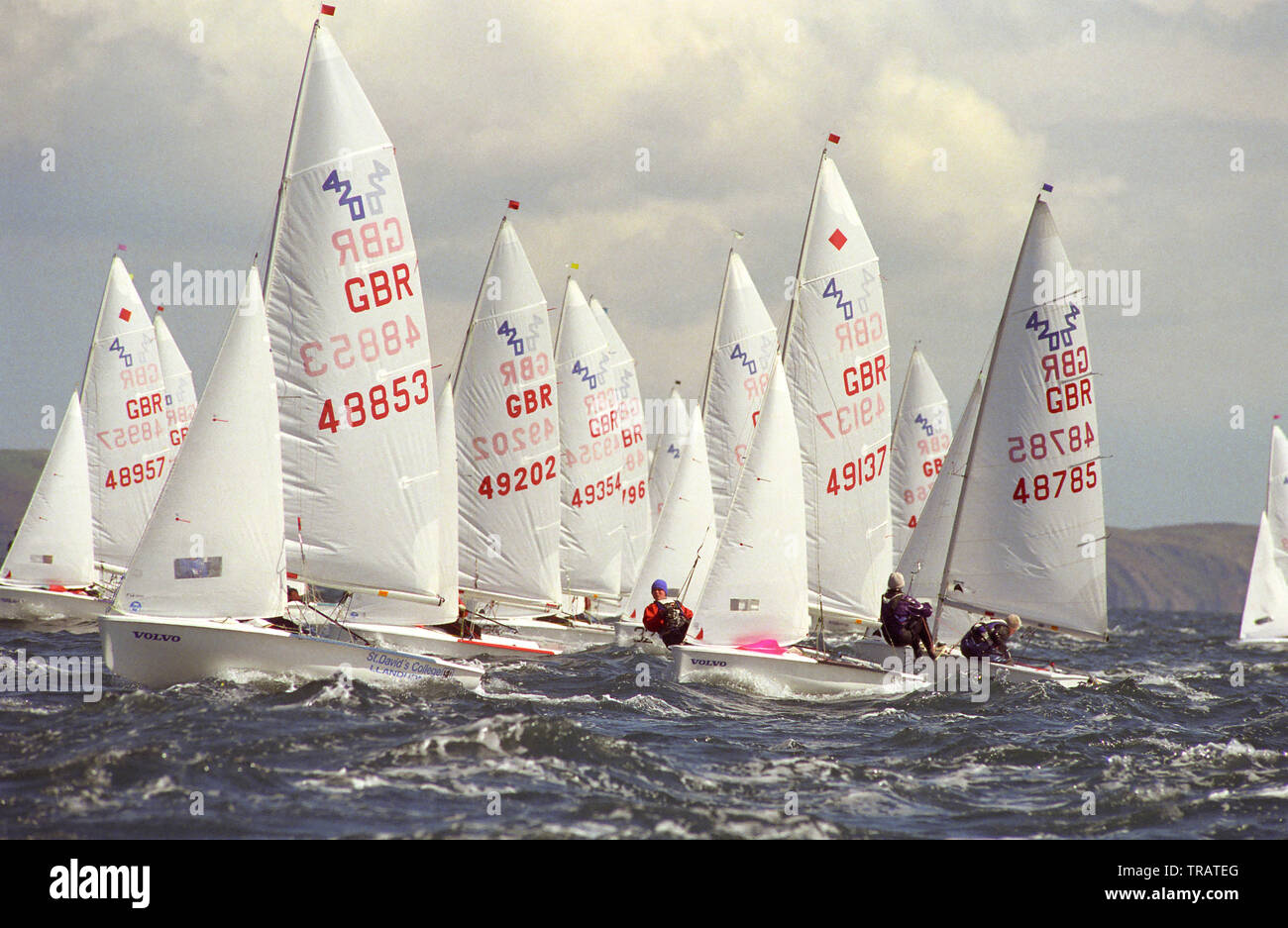 Début des années 90. Championnats de voile Volvo off Looe, à Cornwall, UK Banque D'Images