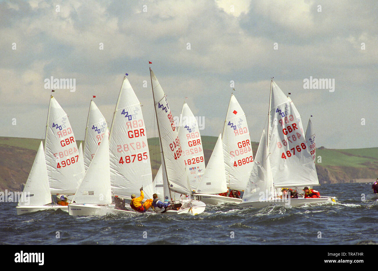 Début des années 90. Championnats de voile Volvo off Looe, à Cornwall, UK Banque D'Images
