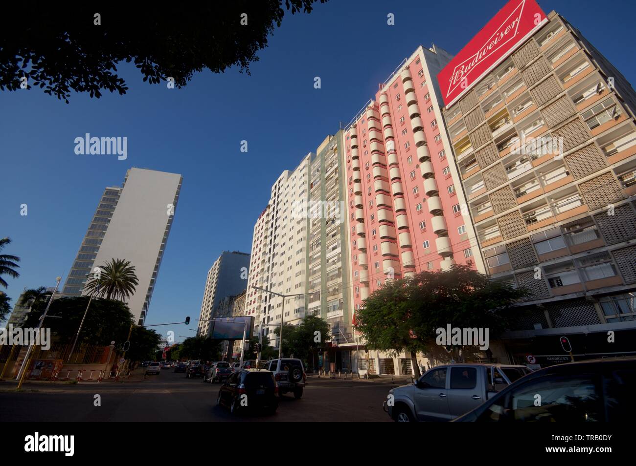 Bâtiments sur Avenida Julius Nyerere, Maputo, Mozambique Banque D'Images