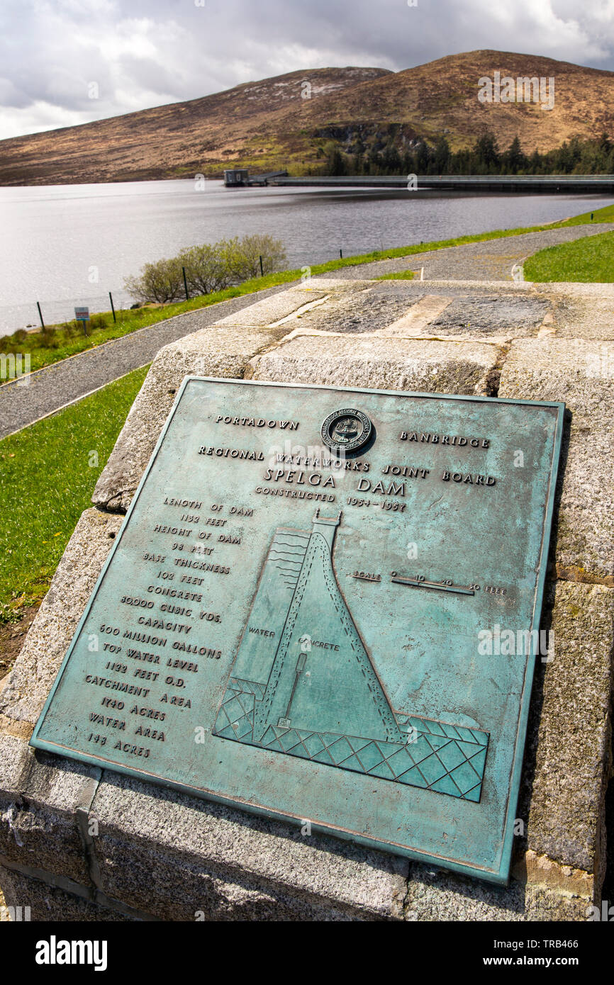 L'Irlande du Nord, le bas, la construction de barrages, réservoirs Spelga plaque Banque D'Images