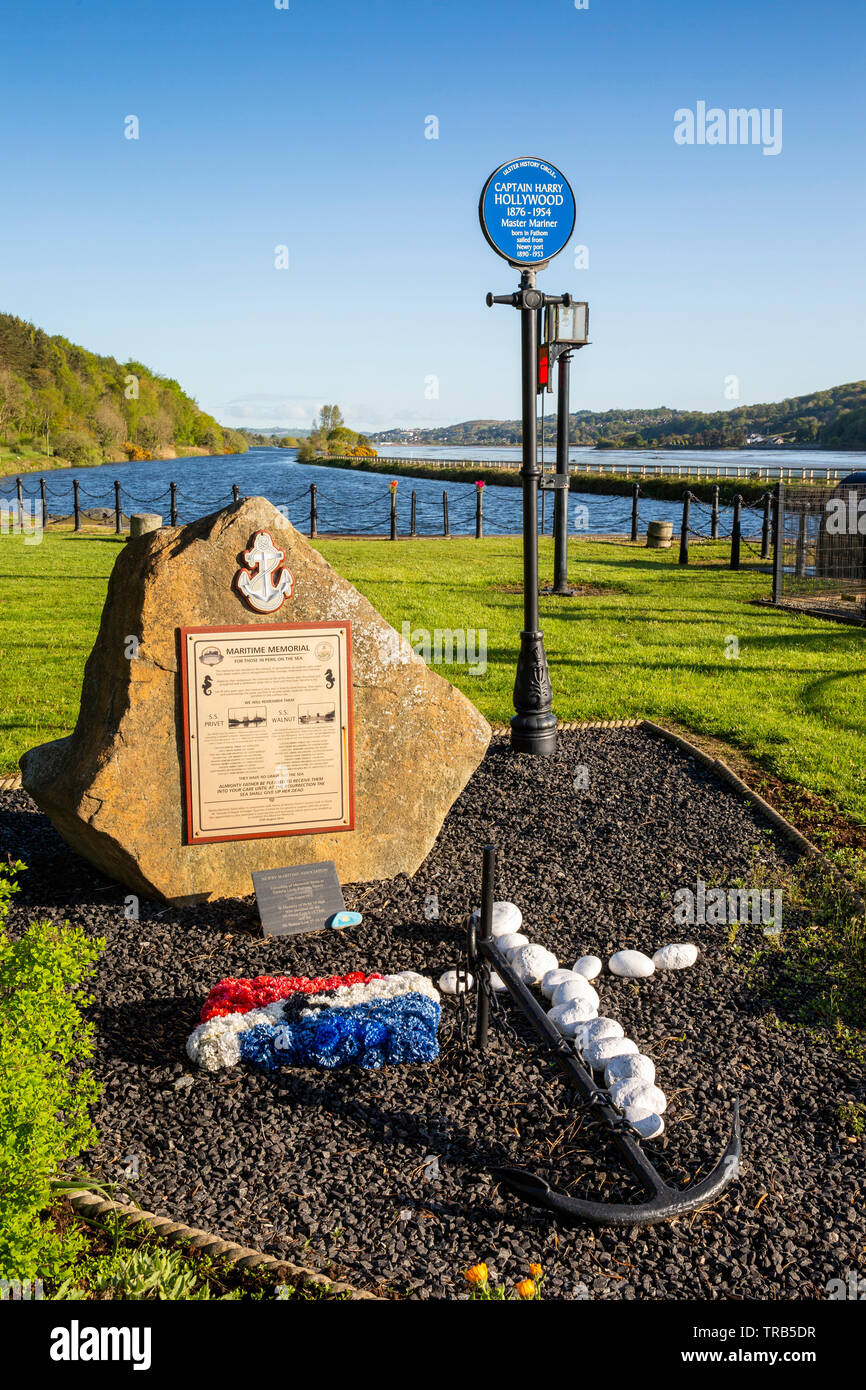 L'Irlande du Nord, Co Armagh, Newry Canal, Victoria serrures, SS Privet et noyer shipwreck Memorial, à côté le Capitaine Harry Hollywood blue plaque Banque D'Images