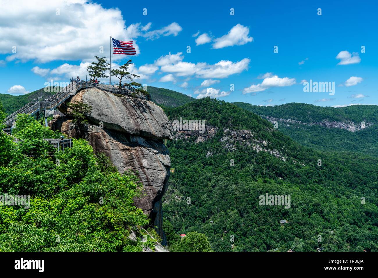 Une grande partie de la beauté de la randonnée, vous verrez votre chemin jusqu'à la partie supérieure de Chimney Rock et au-delà. Banque D'Images