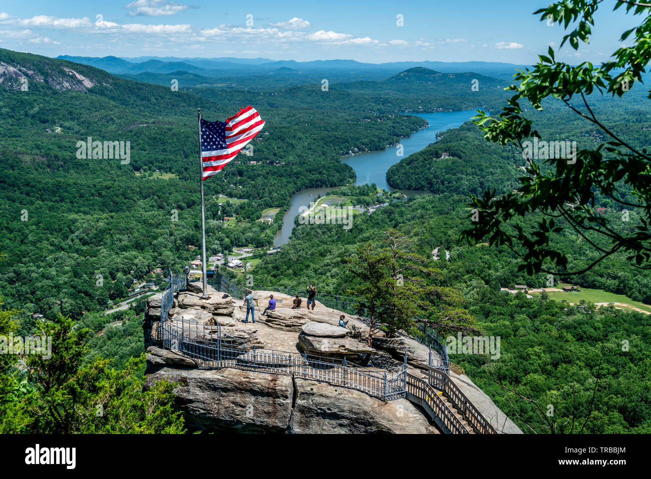 Une grande partie de la beauté de la randonnée, vous verrez votre chemin jusqu'à la partie supérieure de Chimney Rock et au-delà. Banque D'Images