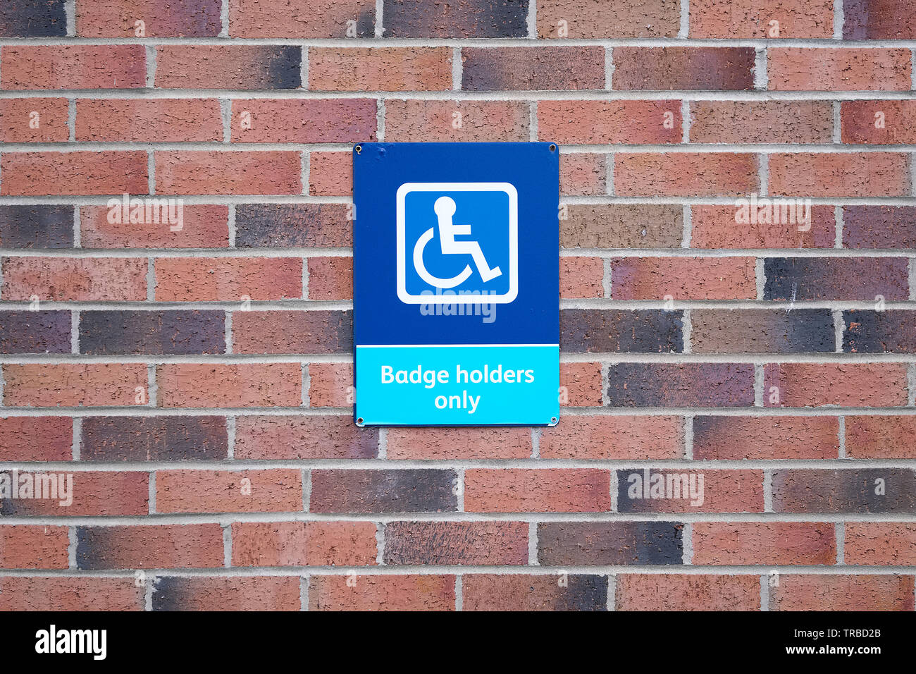 Parking handicapés qu'aux détenteurs d'un insigne bleu Banque D'Images