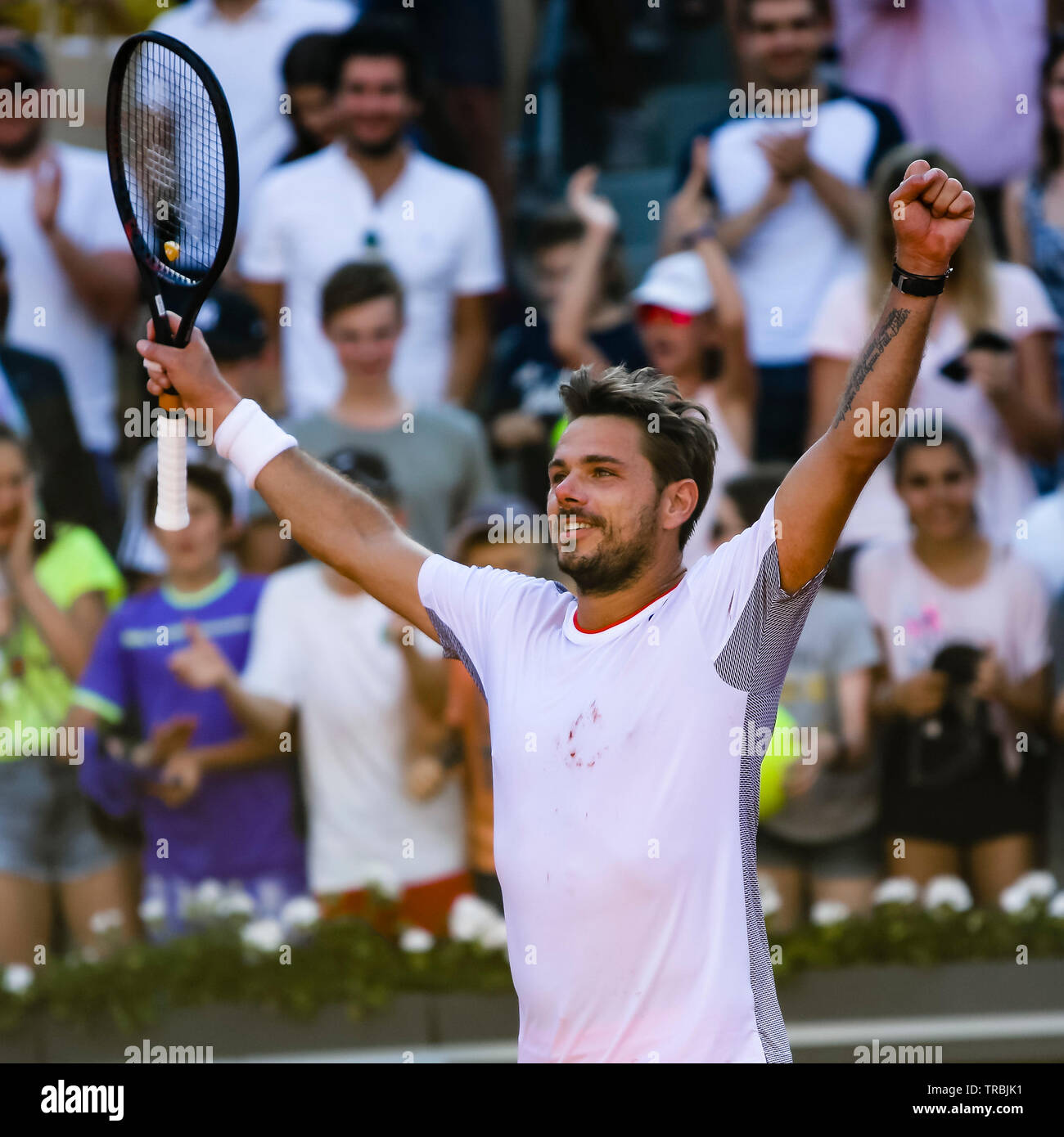 Paris, France. 2 juin, 2019. Stan Wawrinka de Suisse cheers après son 4e 3e victoire à l'Open de France 2019 Tournoi de tennis du Grand Chelem à Roland Garros, Paris, France. Frank Molter/Alamy live news Banque D'Images