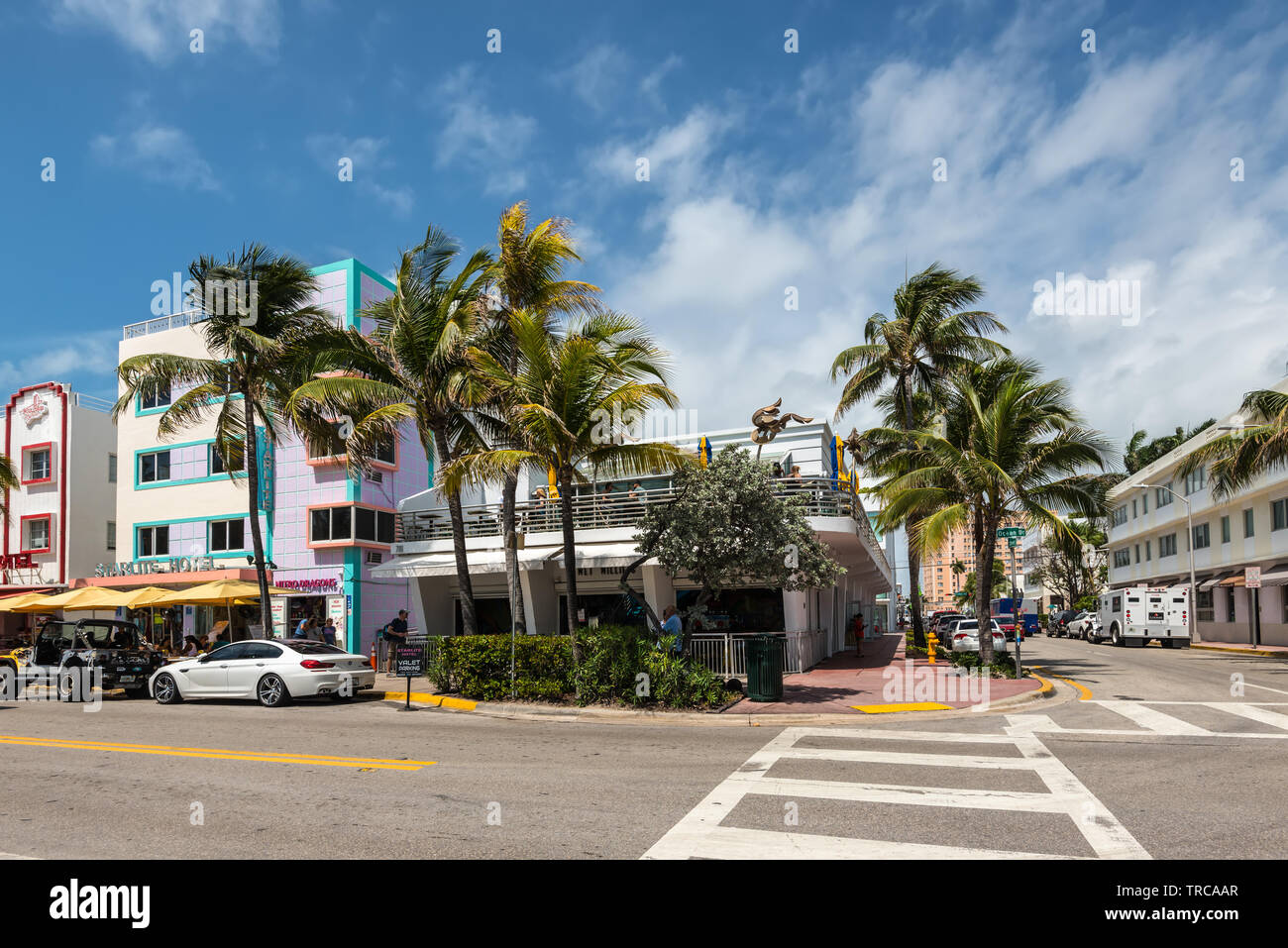 Miami, FL, USA - Le 19 avril 2019 : Le Wet Willie's Bar et Restaurant de l'historique quartier Art déco de Miami avec hôtels, cafés et restaurants sur Banque D'Images