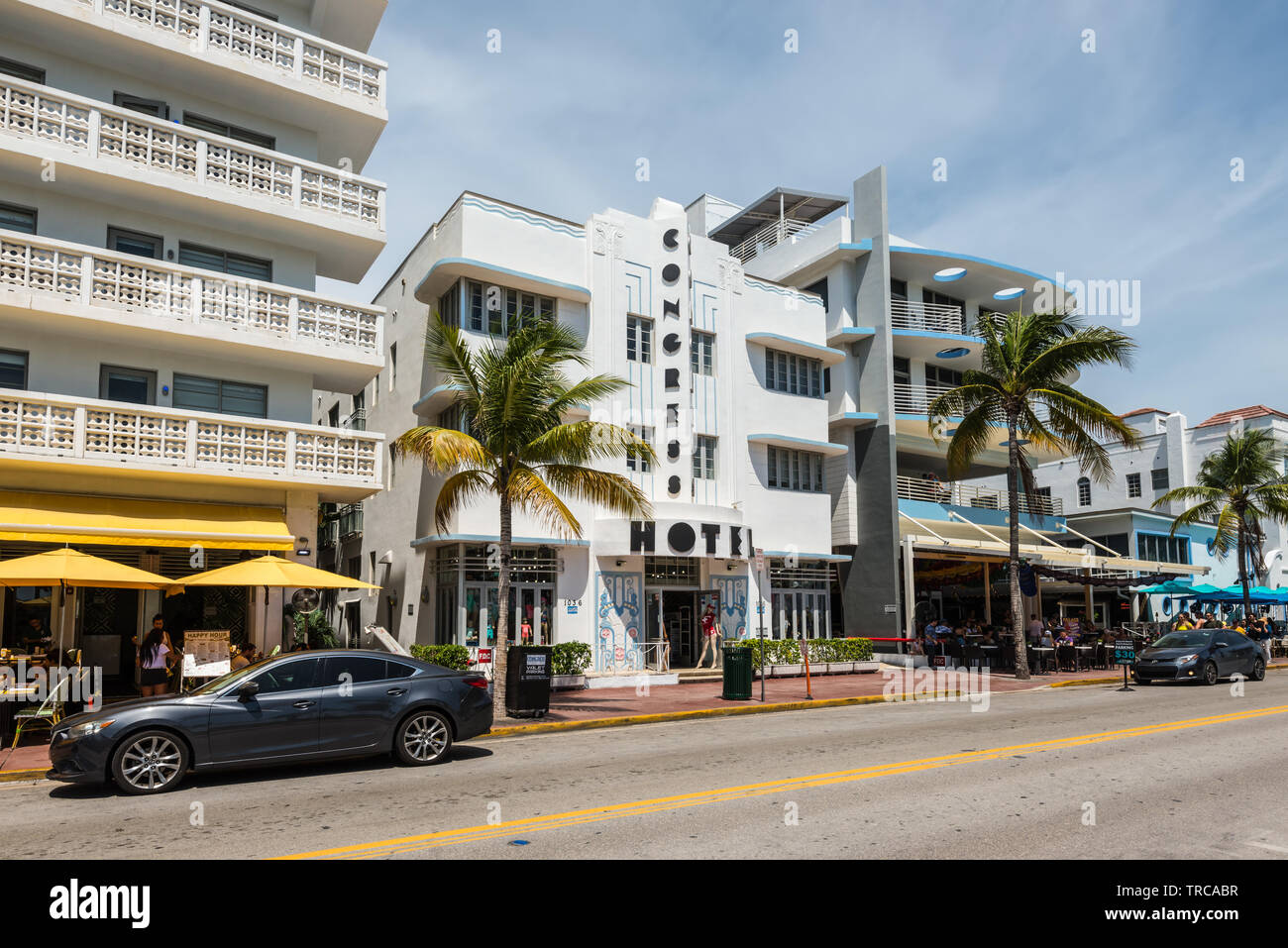 Miami, FL, USA - Le 19 avril 2019 : Le Congress Hotel South Beach sur l'Ocean Drive à l'historique quartier Art déco de Miami South Beach avec l'hôtel Banque D'Images
