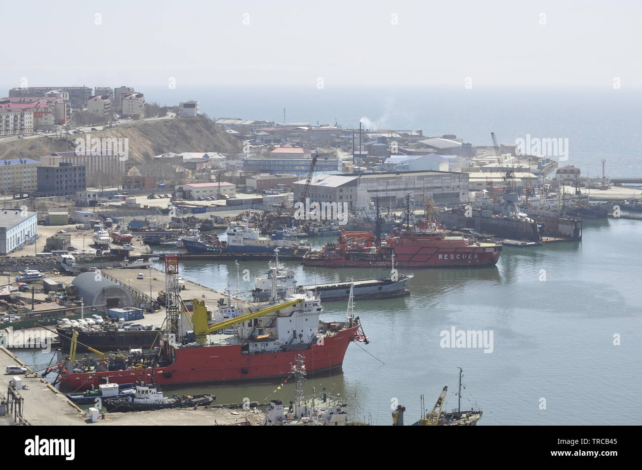 Le port de Korsakov sur la baie d'Aniva, dans le sud de l'île de Sakhaline, en Russie, en Extrême-Orient Остров Сахалин Banque D'Images