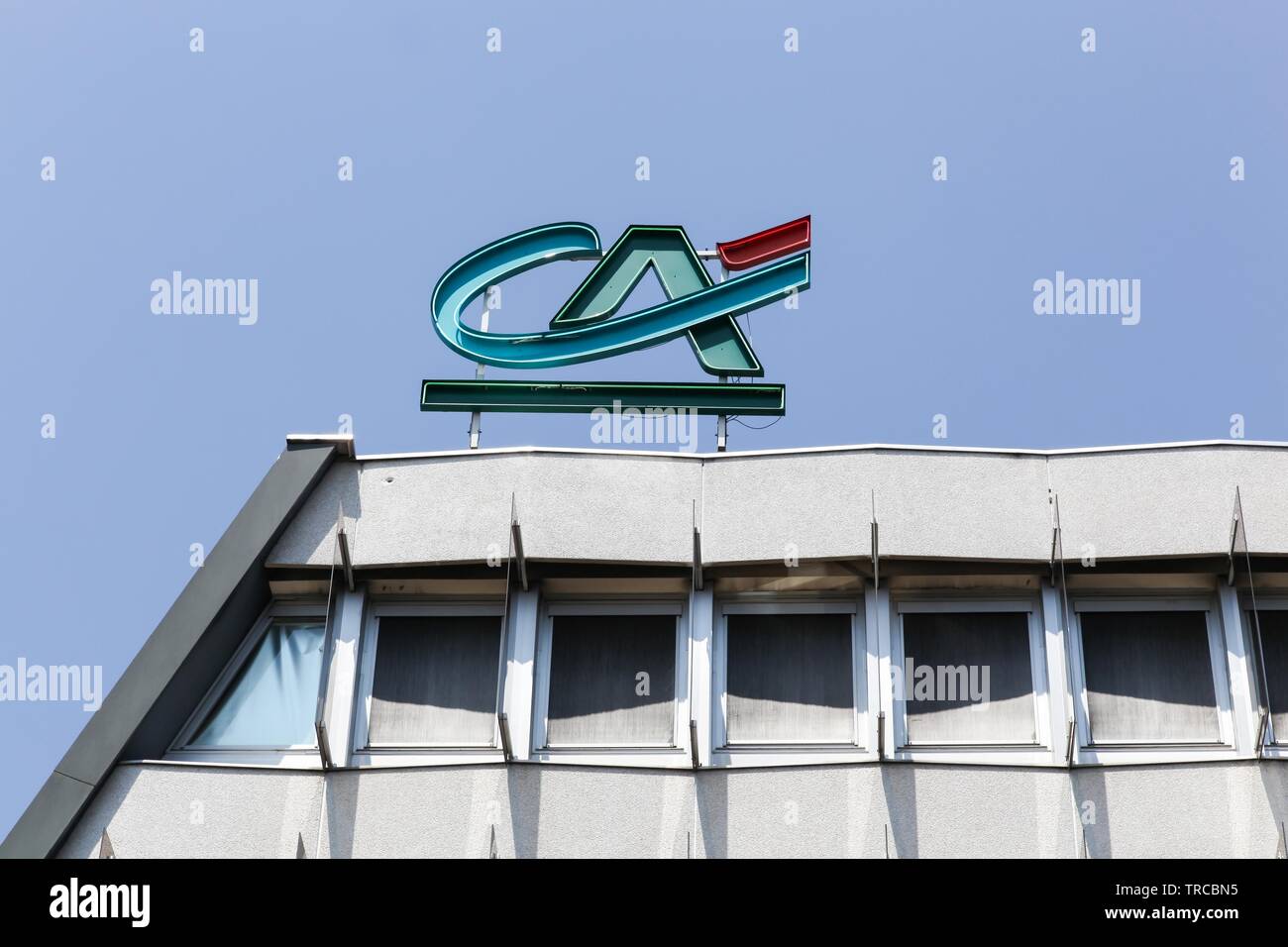 Grenoble, France - le 24 juin 2017 : Credit Agricole immeuble de bureaux. Le Crédit Agricole est un réseau français de banques coopératives et mutualistes Banque D'Images