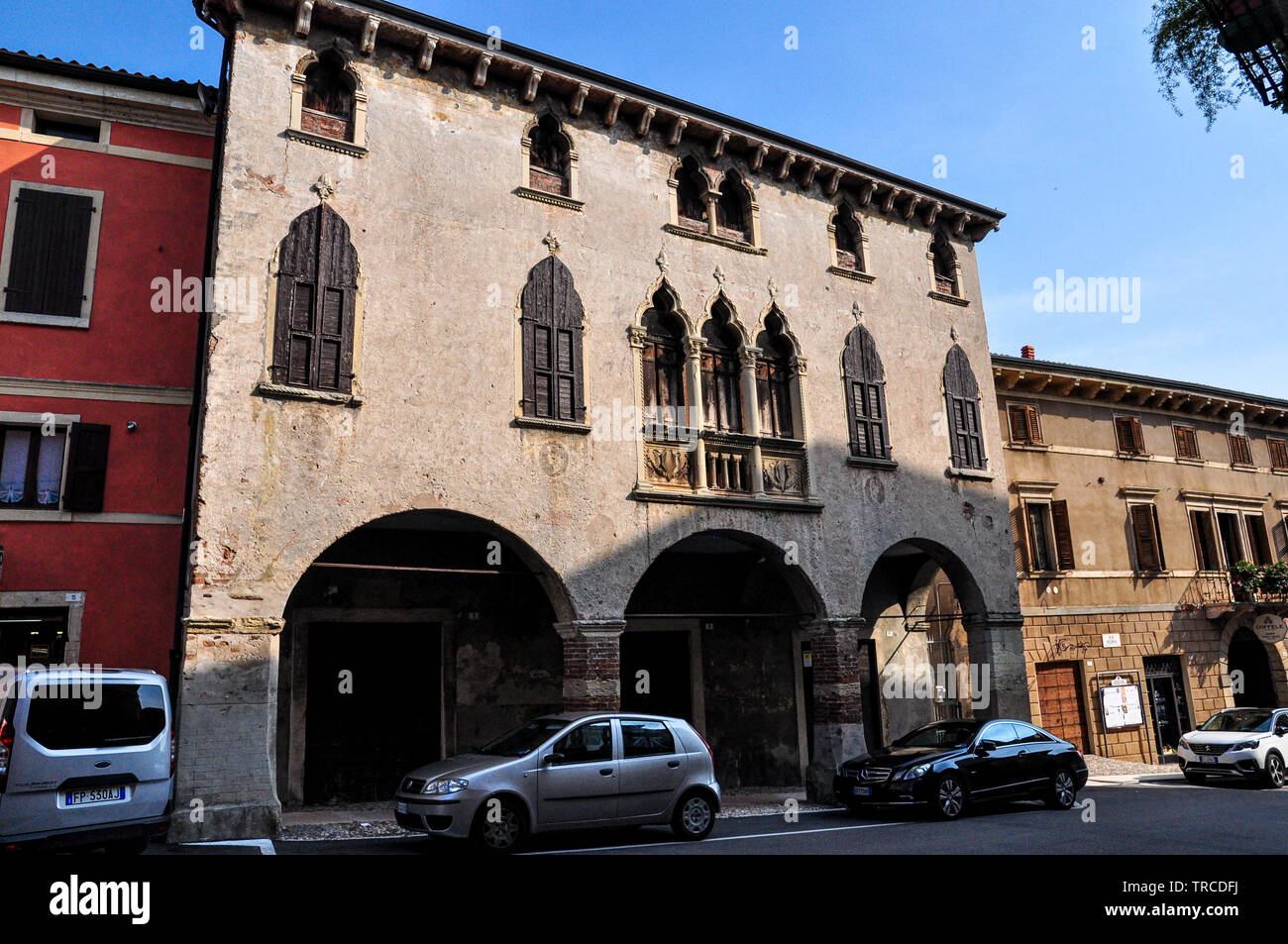 Vue de la quinzième siècle Palazzo Cavalli sur la Piazza dell'antenne, Soave, Italie Banque D'Images