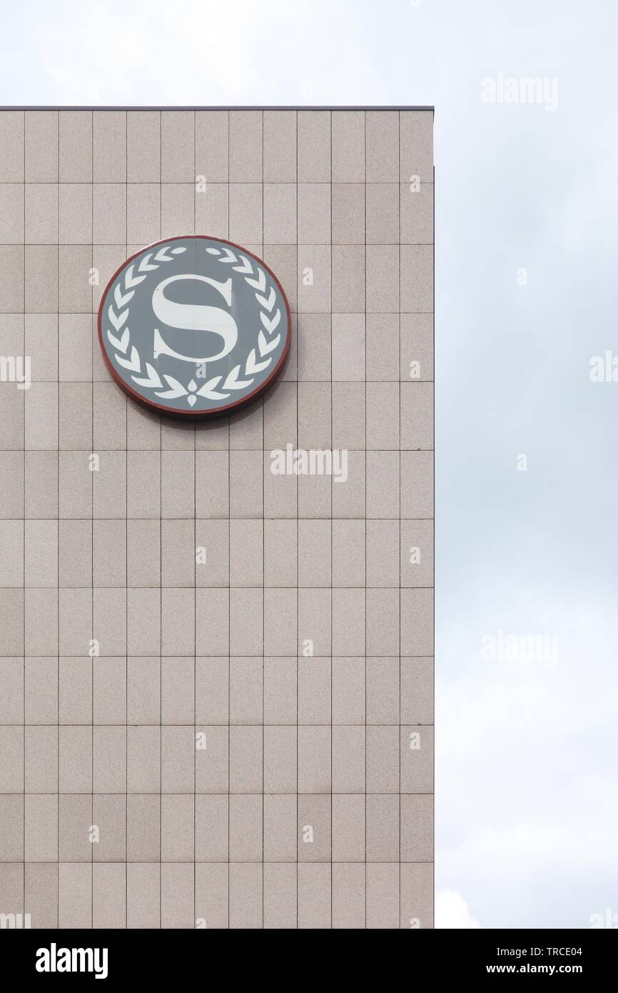 Francfort, Allemagne - le 19 septembre 2015 : l'hôtel Sheraton et bâtiment. Sheraton Hotels and Resorts est une chaîne d'hôtels de luxe propriété de Marriott Banque D'Images