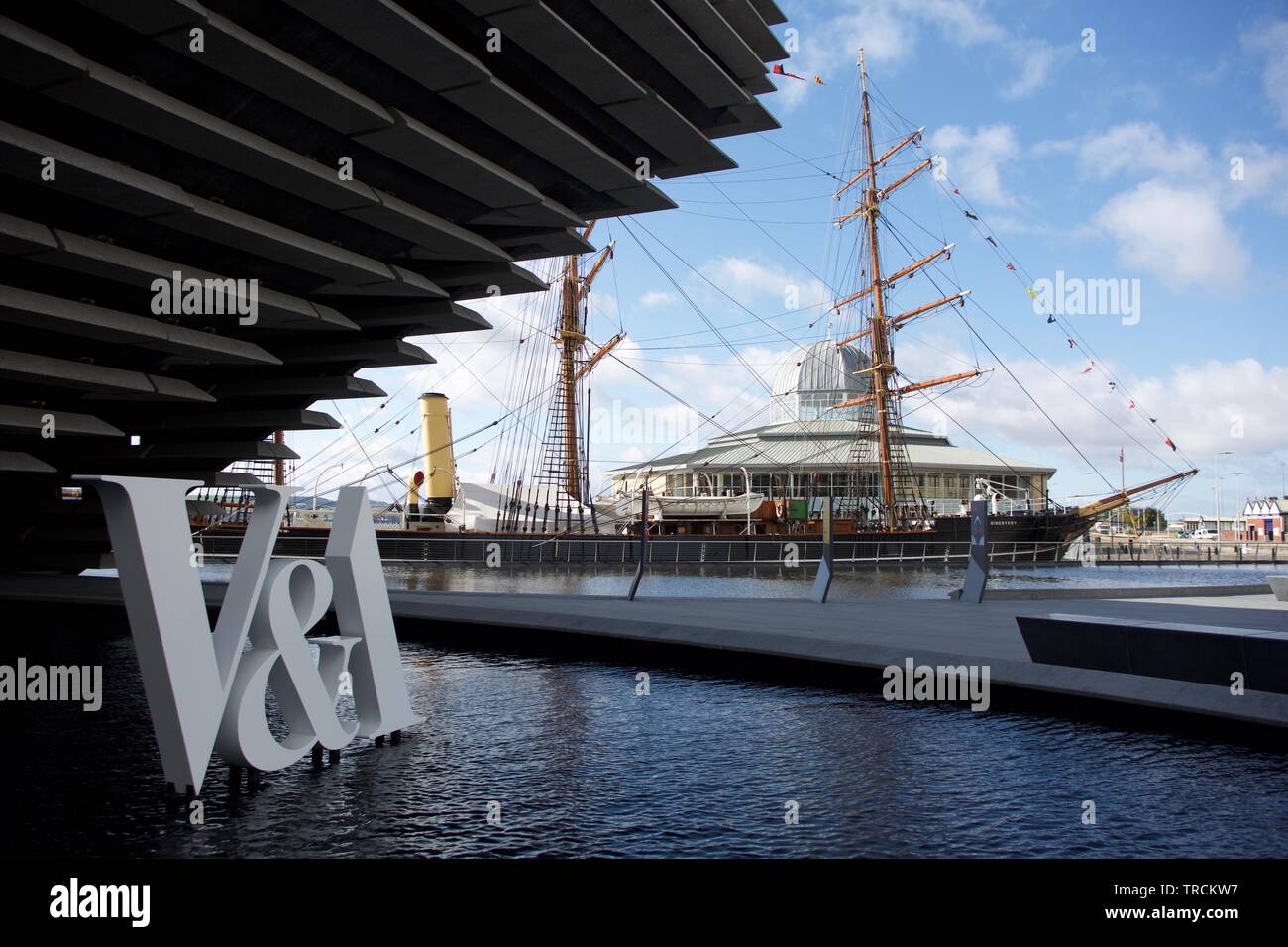 Dundee, Royaume-Uni, 12 Septembre 2018 : Le V&A Museum à Dundee a ouvert aux côtés du Capitaine Scott RRS Discovery. Credit : Terry Murden, Alamy Banque D'Images