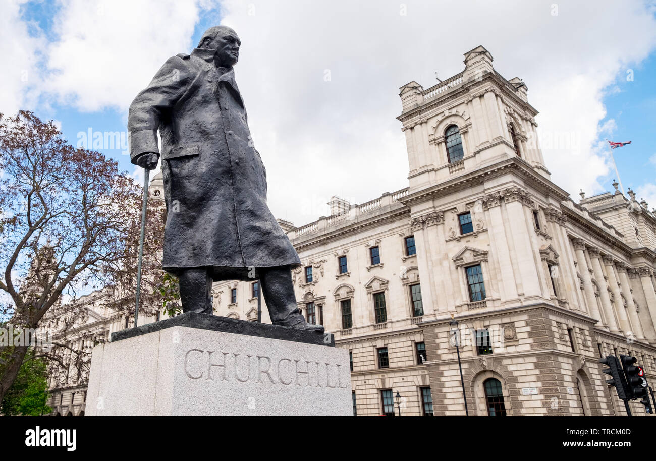 Statue de Winston Churchill à la place du Parlement, England, UK Banque D'Images