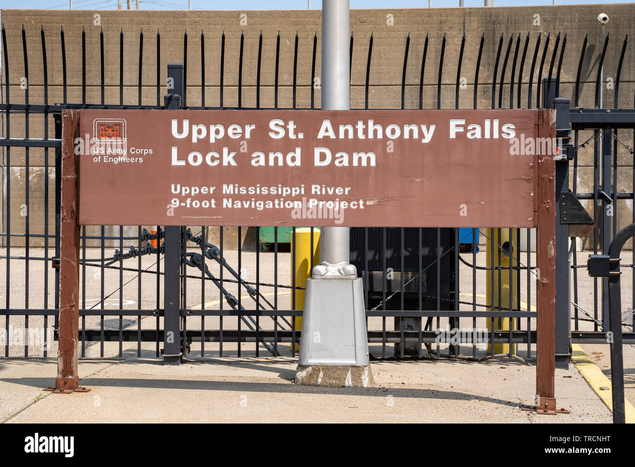 Minneapolis, Minnesota - juin 2, 2019 : signer pour le Haut Saint Anthony Falls et de Barrage, par le Corps des ingénieurs de l'armée américaine dans le centre-ville de Minneapolis MN Banque D'Images