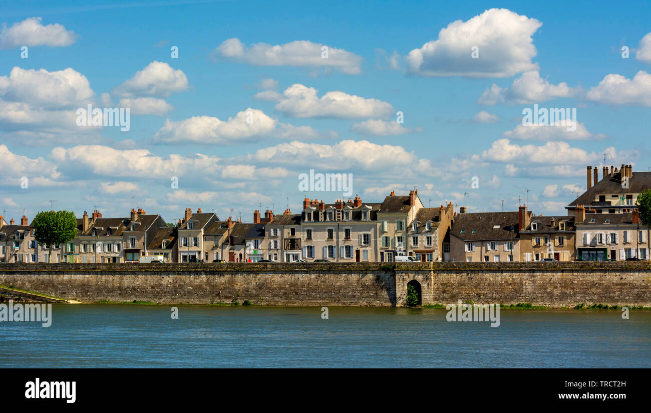 La Loire et la ville de Blois, Loire-et-Cher, Center-Val de Loire, France, Europe Banque D'Images