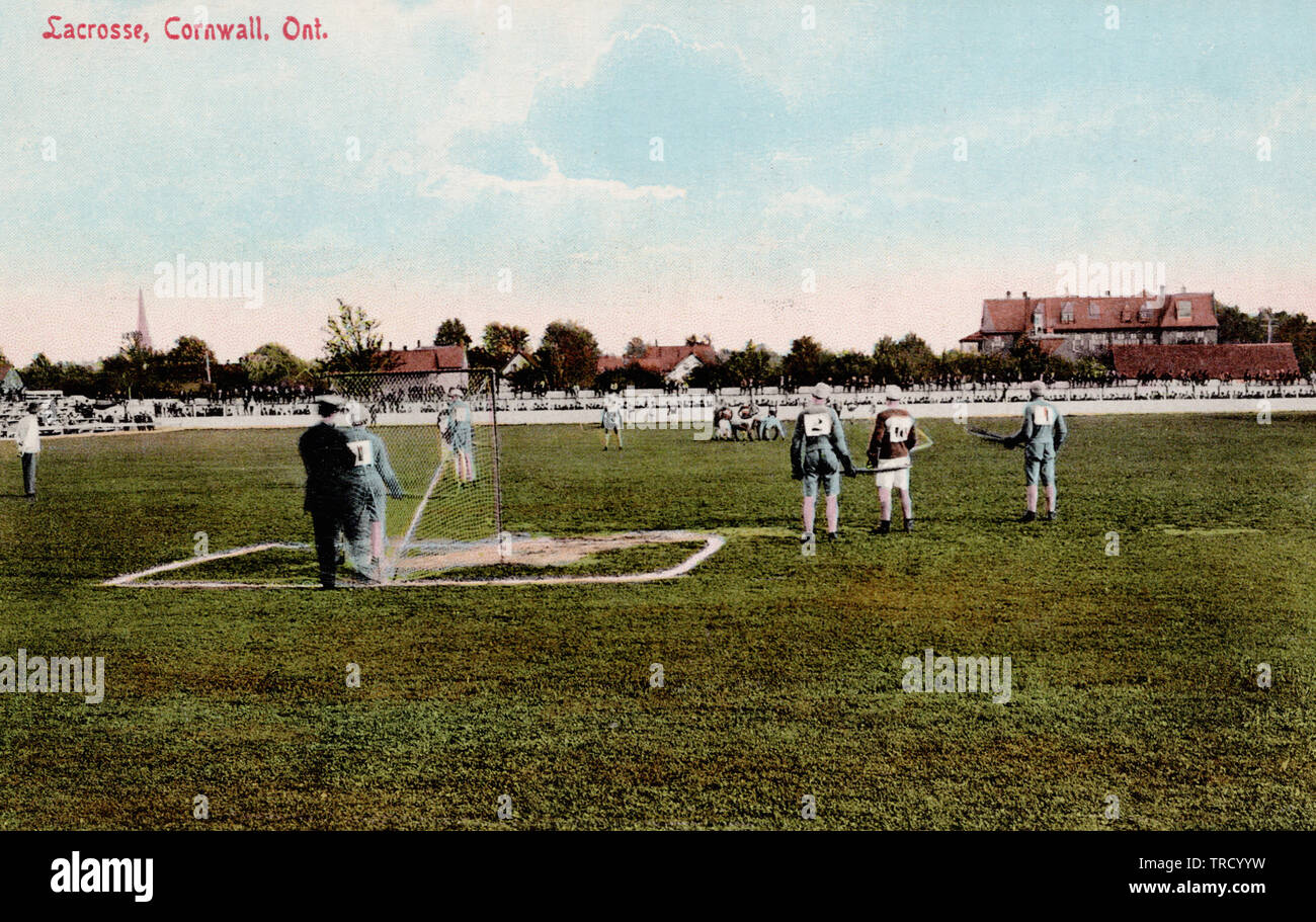 Joueurs de crosse Cornwall, Ontario Canada, vieille carte postale. Banque D'Images