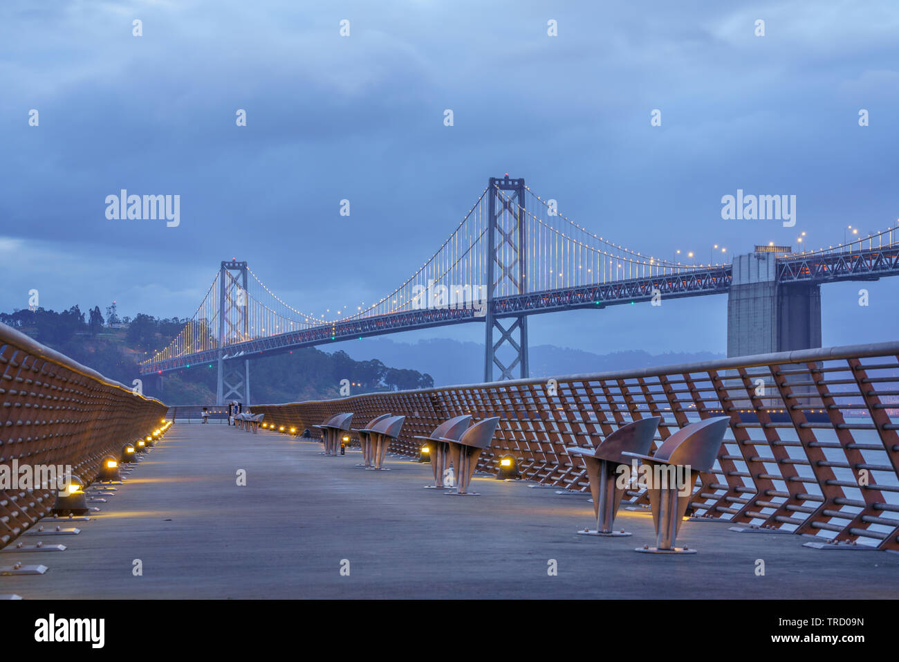 Bay Bridge est situé en Californie, États-Unis, et relie San Francisco et Oakland. Sa construction achevée en 1936 et est l'un des principaux monuments de Banque D'Images