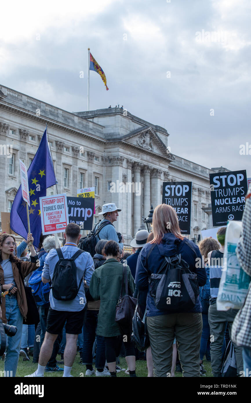 Trump bruyants manifestants à Londres Banque D'Images
