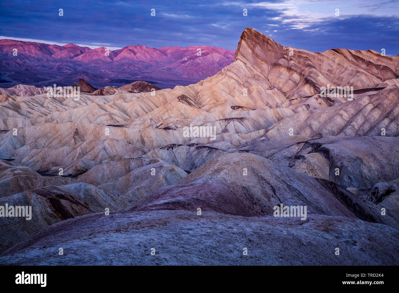 Manly Beacon et badlands, Zabriskie Point, Death Valley National Park, California USA Banque D'Images