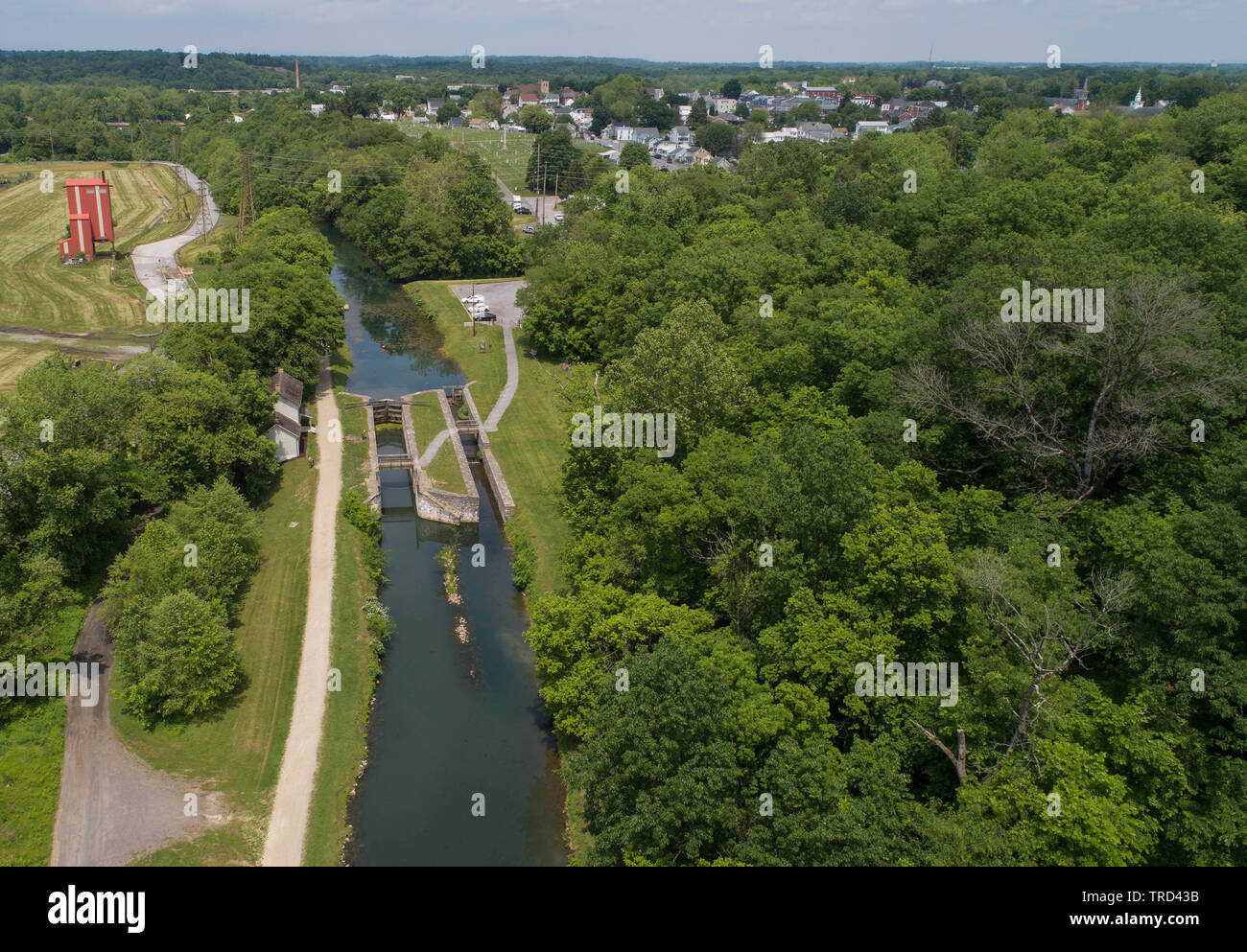 Vue aérienne panoramique jusqu'à la Bas Haut Chesapeake & Ohio Historique et structure du barrage écluse du canal Towpath Trail National Historical Park, Maryland, USA Banque D'Images